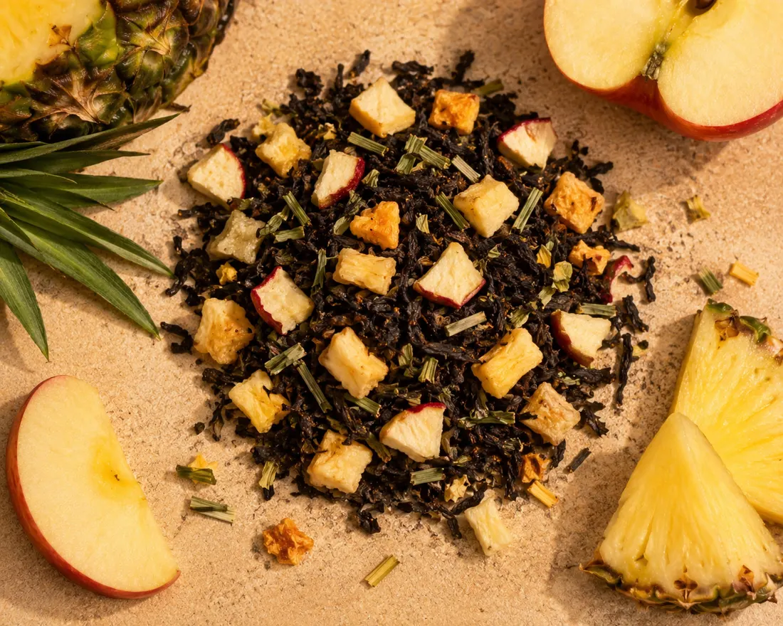 Blend 01 ingredients: Tea, Apple fruit, Pineapple flower